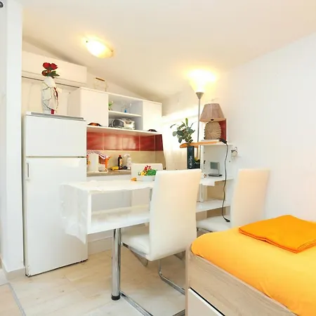 With Wifi - 17172 Appartement *